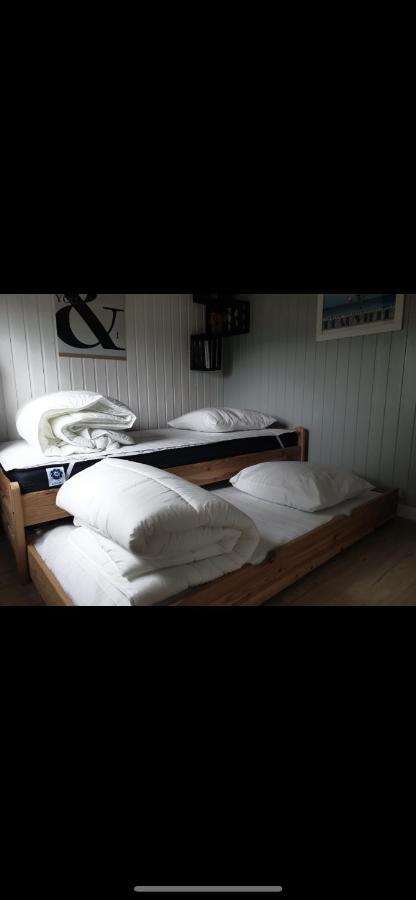 Gite Chalet Bleu Soleil Saint-Benoit-d'Hebertot Eksteriør billede