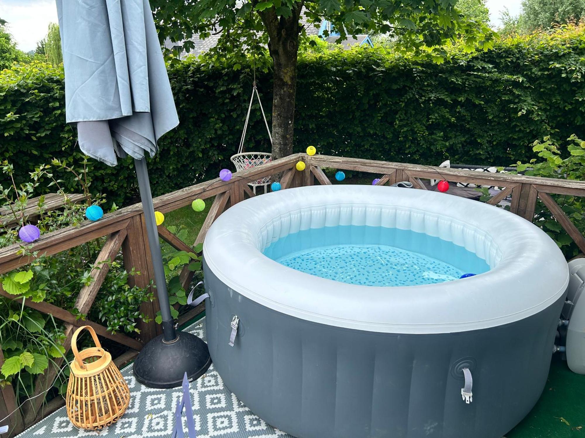 Gite Chalet Bleu Soleil Saint-Benoit-d'Hebertot Eksteriør billede